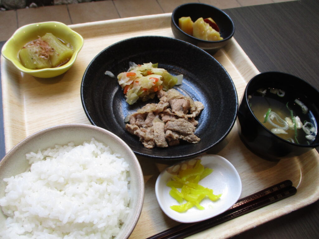 くみのき苑しらさぎ　牛肉のごまだれ焼き