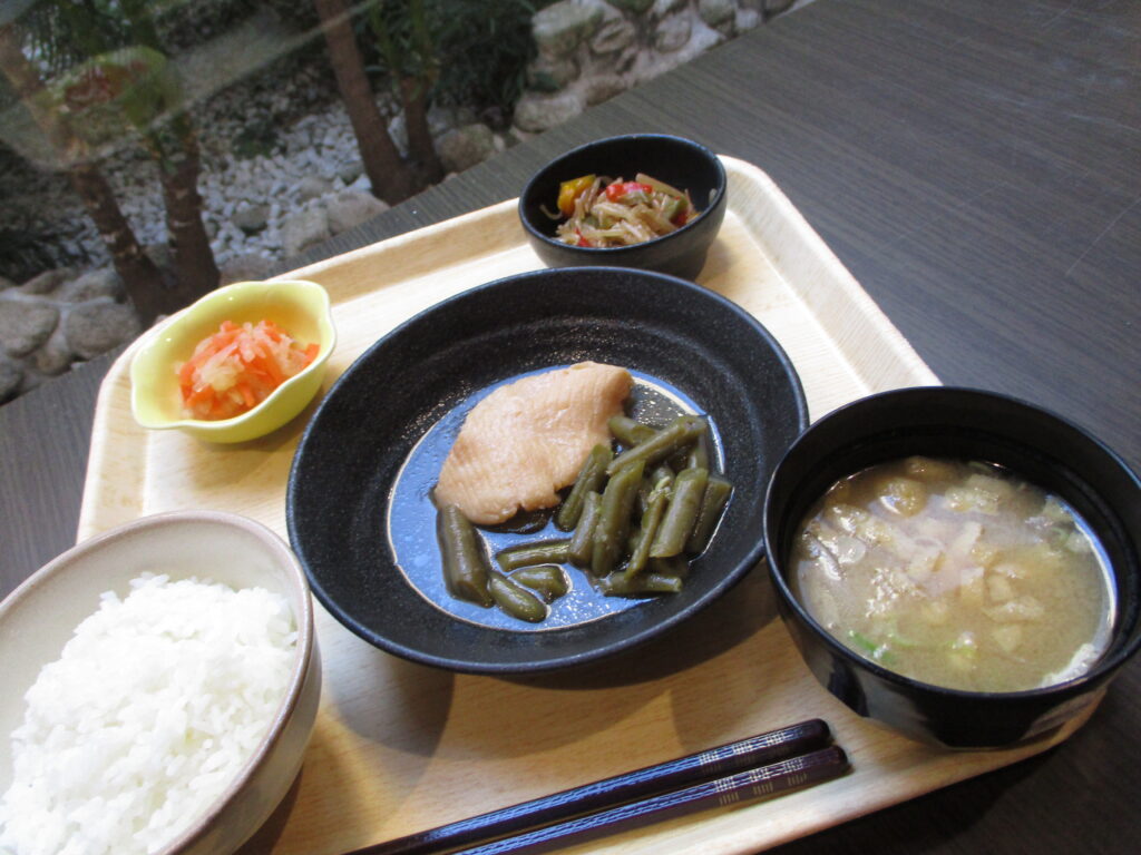 くみのき苑しらさぎ　からすかれいの煮付