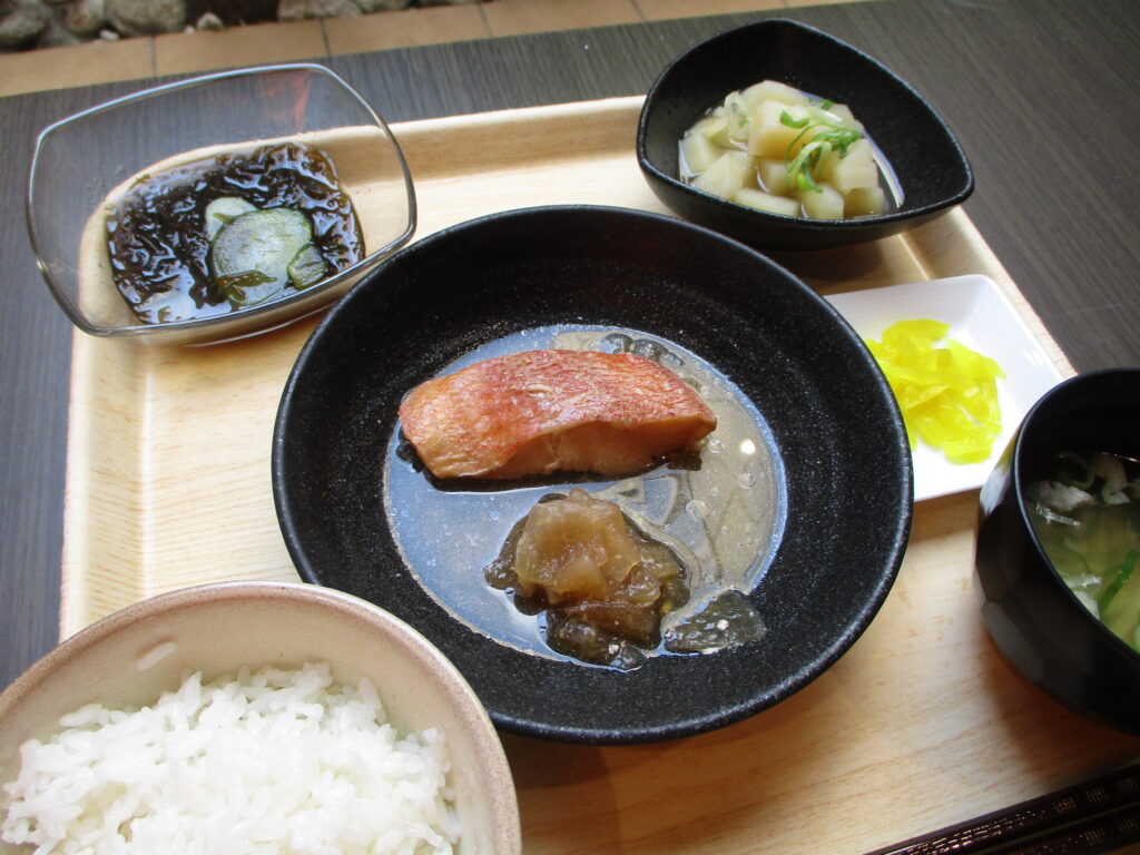 くみのき苑しらさぎ　赤魚の煮付