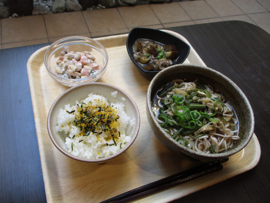 くみのき苑しらさぎ　山菜そば