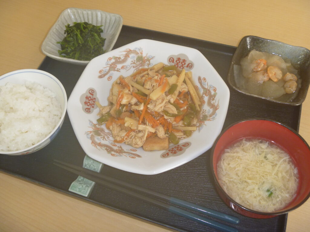 くみのき苑ゆらら　青椒鶏肉絲