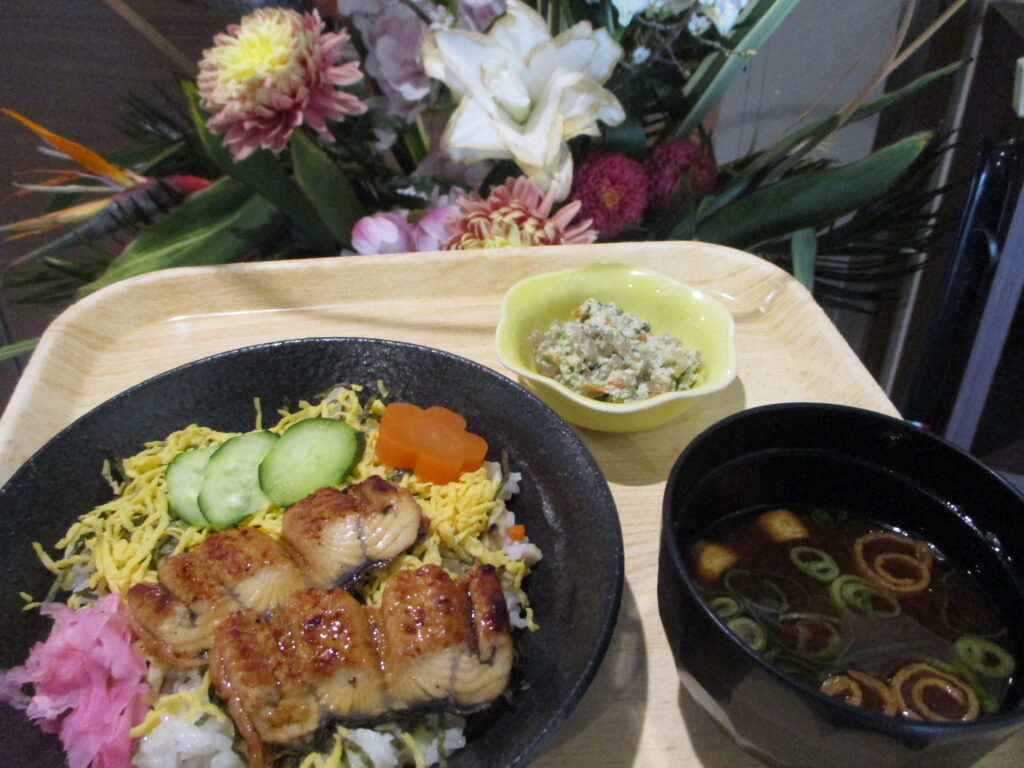 くみのき苑しらさぎ　うなぎ散し寿司