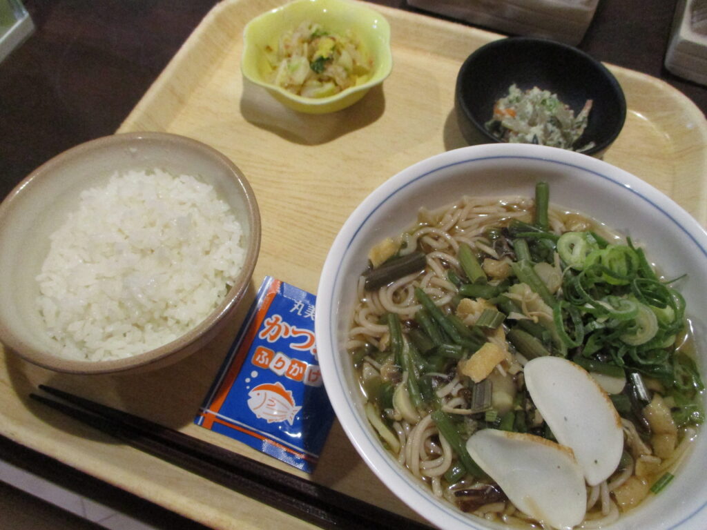 くみのき苑しらさぎ　山菜そば