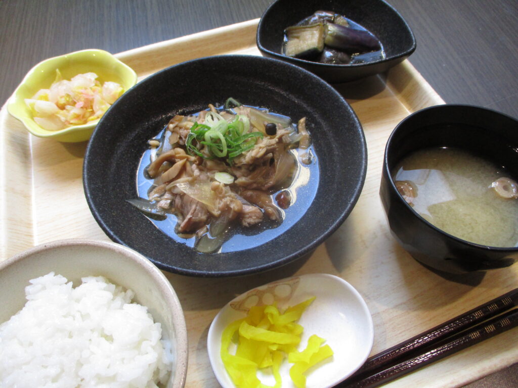 くみのき苑しらさぎ　牛肉ときのこのすき煮