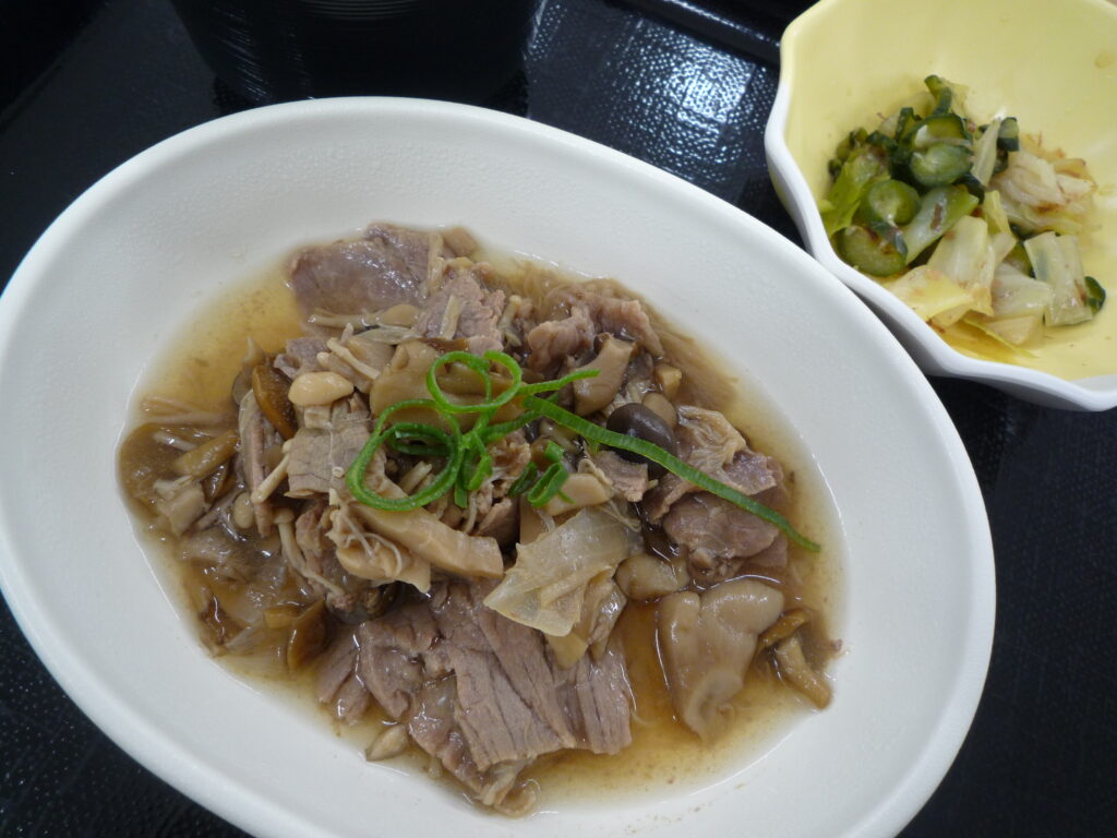 くみのき苑さらさ　牛肉ときのこのすき煮