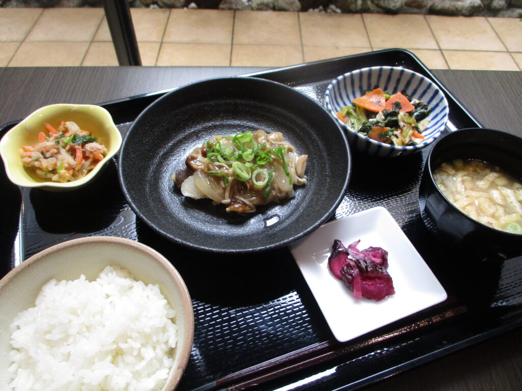 くみのき苑しらさぎ　たらのきのこあんかけ