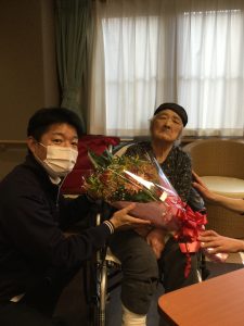 🎊　祝・100歳お誕生日　🍰