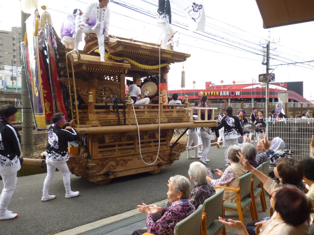 【地域行事に参加　祭りその１】　秋のだんじり祭り本曳　（　H29,10月9日　）